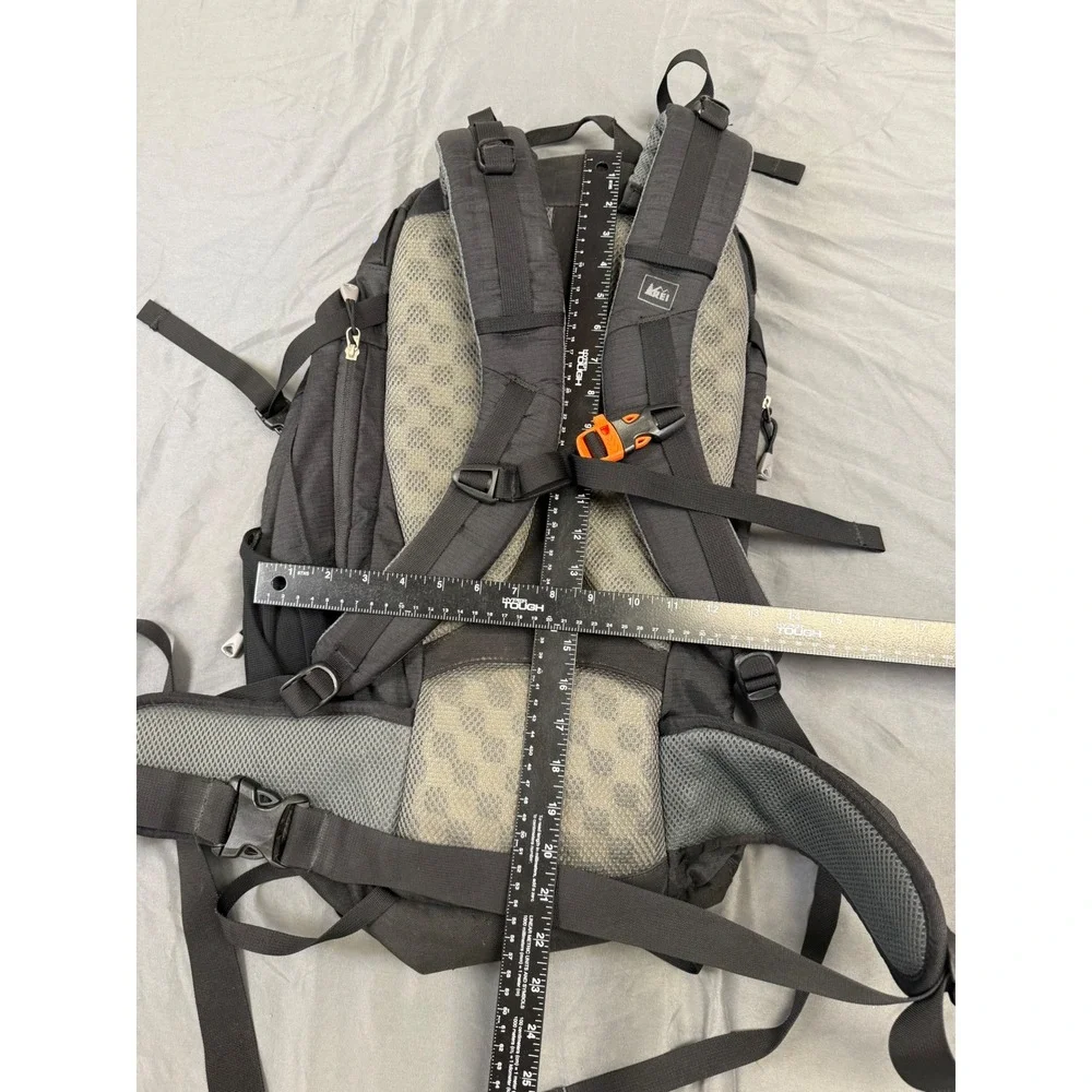 REI Lookout 40L Backpack Black Hiking Camping Technical Internal Frame Daypack